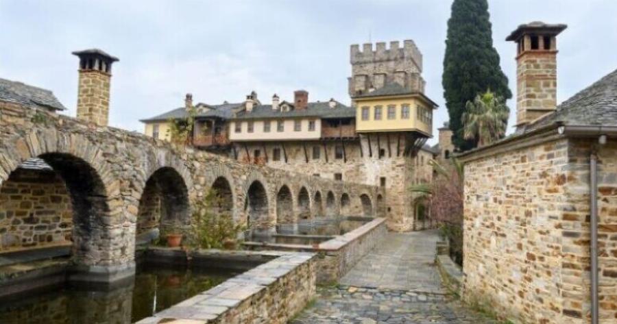 Άνοιξε το πρώτο ξενοδοχείο στο Άγιον Όρος με μασάζ, ένα υπερσύγχρονο εστιατόριο και σουπερμάρκετ γνωστής αλυσίδας