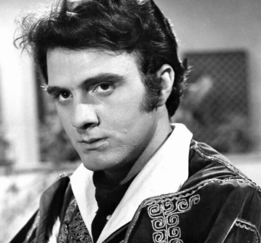 Θυμάστε τον ηθοποιό Παύλο Λιάρο; Δείτε πως είναι στα 80 του ο κινηματογραφικός «γιος» του Λάμπρου Κωνσταντάρα