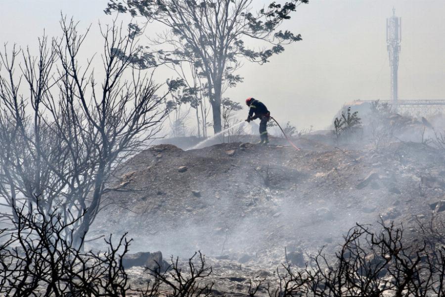 ΕΚΤΑΚΤΟ: Κλείνουν Δρόμοι στην Αθήνα – Οι πρώτες εικόνες από τη Μεγάλη ΦΩΤΙΑ στην Πολυτεχνειούπολη