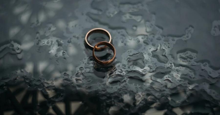 «Επιδημία χωρισμών» στην ελληνική σόουμπιζ: Διάσημη τραγουδίστρια παίρνει διαζύγιο μετά από 10 χρόνια γάμου