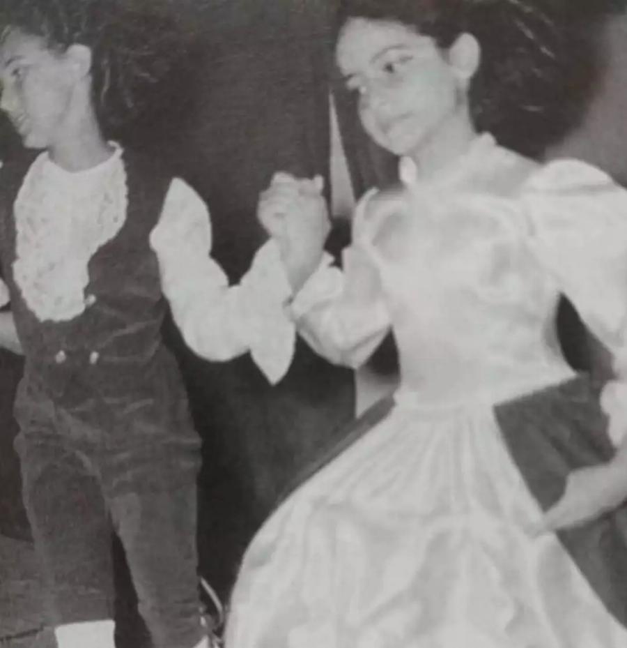 Αγαπημένη τραγουδίστρια αγνώριστη στα χρόνια της νιότης της