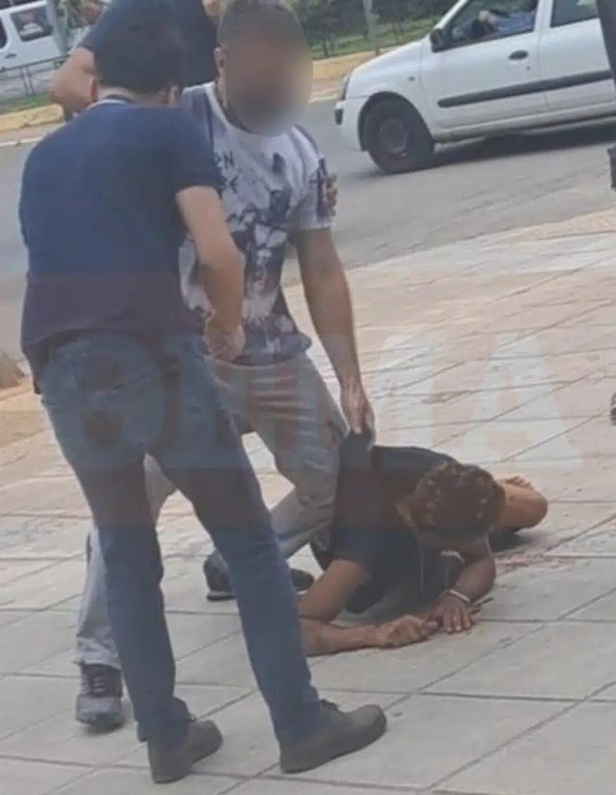Ανατροπή στην υπόθεση της Καλλιθέας: Οι δύο Αιγύπτιοι δεν ήταν διαρρήκτες, ο οδοντίατρος τους ξυλοφόρτωσε με το ρόπαλο ενώ κάθονταν στη στάση