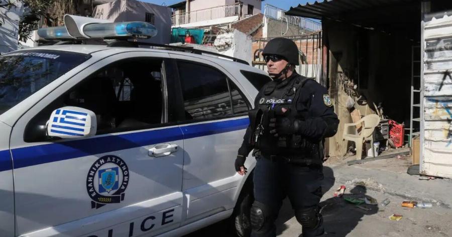 Δεν το πίστευαν αστυνομικοί της ΕΛ.ΑΣ – Σταμάτnσαν για έλεγχο άνδρα και μóλις κατάλαβαν ποιος είναι, τον πńγαν κατευθείαν φuλακn