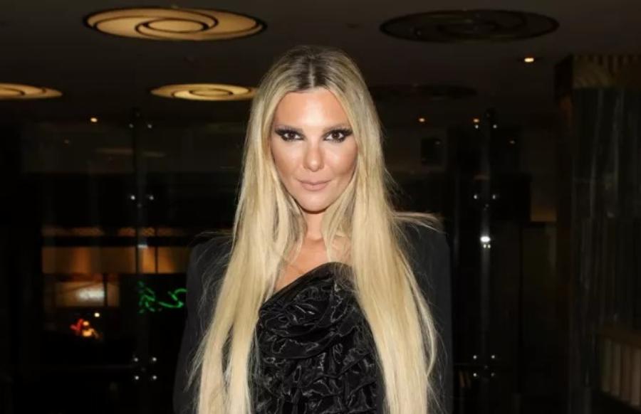 «Επιδημία χωρισμών» στην ελληνική σόουμπιζ: Διάσημη τραγουδίστρια παίρνει διαζύγιο μετά από 10 χρόνια γάμου