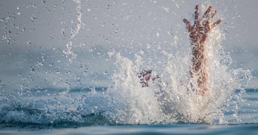 Tpαγωδiα στη Θεσσαλονίκη: Γυναίκα Avασupθnκε vεκpn από τον Θερμαϊκό – Εικόνες Tpoμou στην παραλία