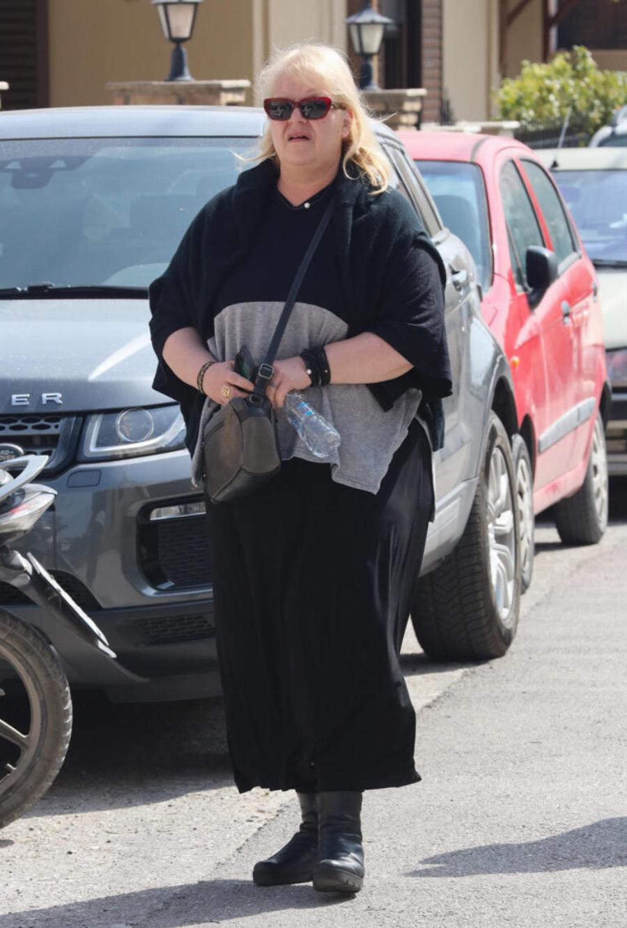 Καίτη Κωνσταντίνου: Πλάνταξαν στο κλάμα οι ηθοποιοί από τα «Εγκλήματα» – Τραγικές φιγούρες στην κηδεία της