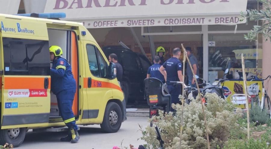 Tζιπ «μπούκαρε» σε φούρνο και παρέσυρε πελάτες – Ένας νεκρός και ένας σοβαρά τραυματίας