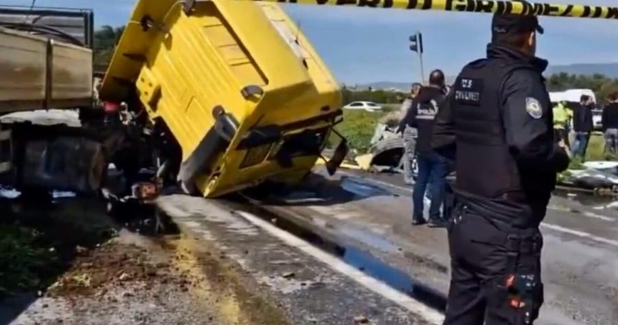 Βάφτηκε όλος ο δρόμος με αίμα, ξεκληρίστηκε ολόκληρη οικογένεια: Νεκροί και οι 6, έπεσε πάνω τους φορτηγό