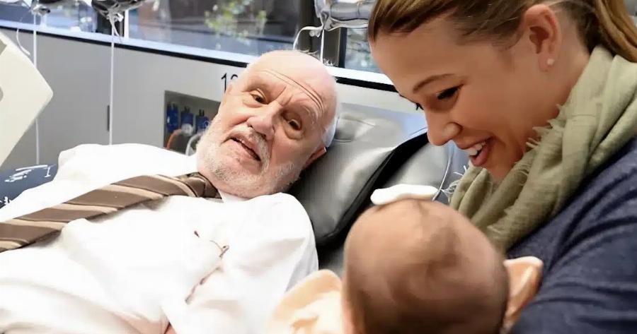 Πέθανε ο αιμοδότης με το σπάνιο αντίσωμα που έσωσε πάνω από 2,4 εκατομμύρια μωρά