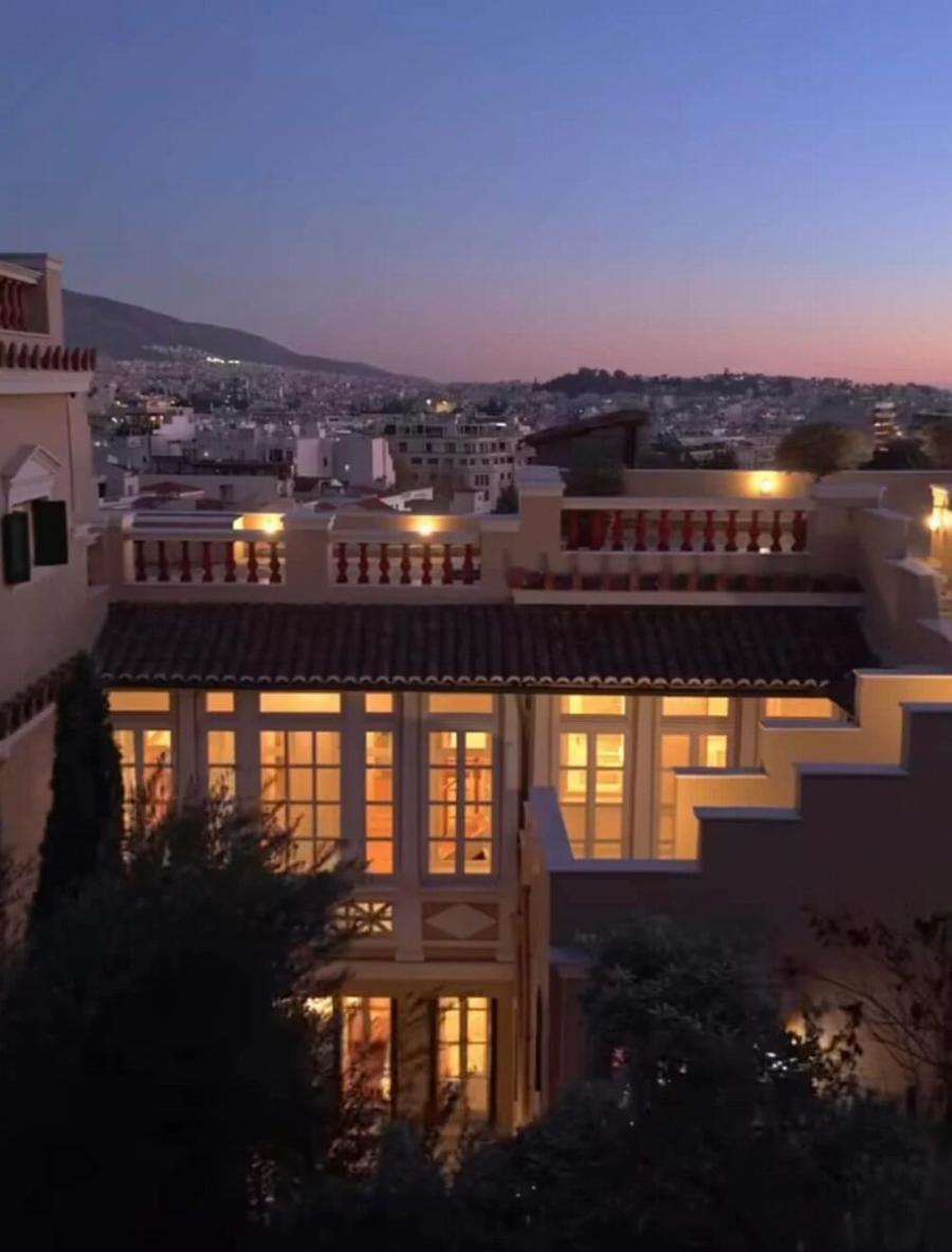 Μαγευτική βίλα ακριβώς δίπλα στην Ακρόπολη πωλείται και η τιμή της ζαλίζει