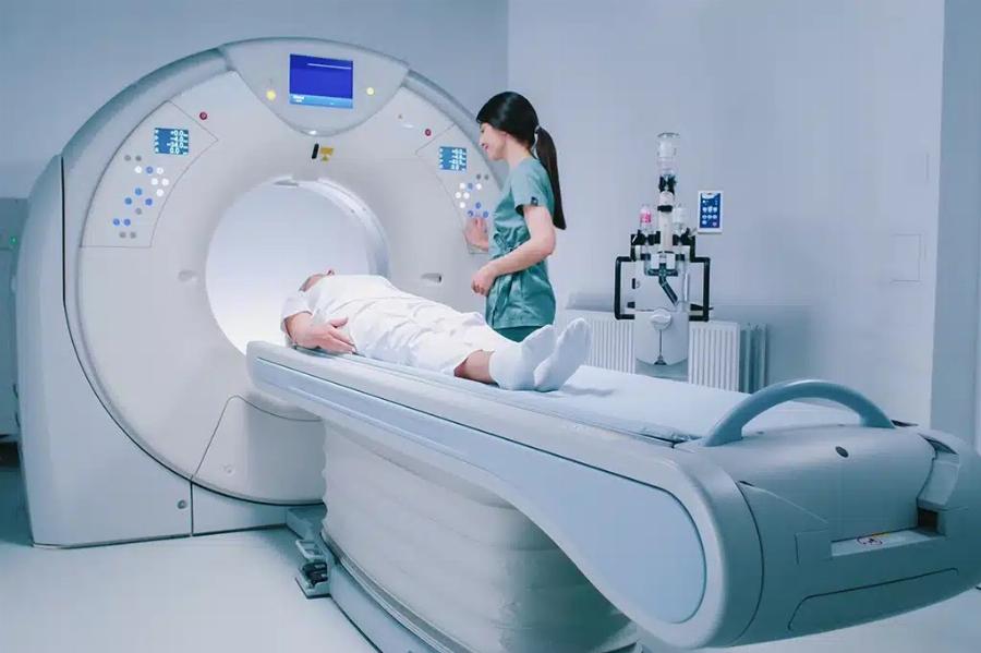 Γυναίκα πήγε για αξονική και πέθανε λόγω της… βαφής των μαλλιών της – Ο λόγος της τραγωδίας