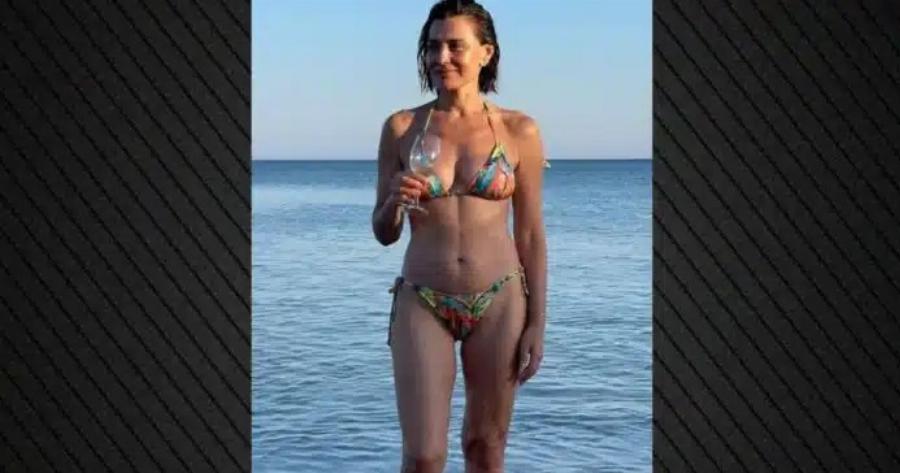 Πασίγνωστη 56χρονη Ελληνίδα έχει Kopμi-λαμπάδα και βάζει κάτω πολλές μικρότερές της