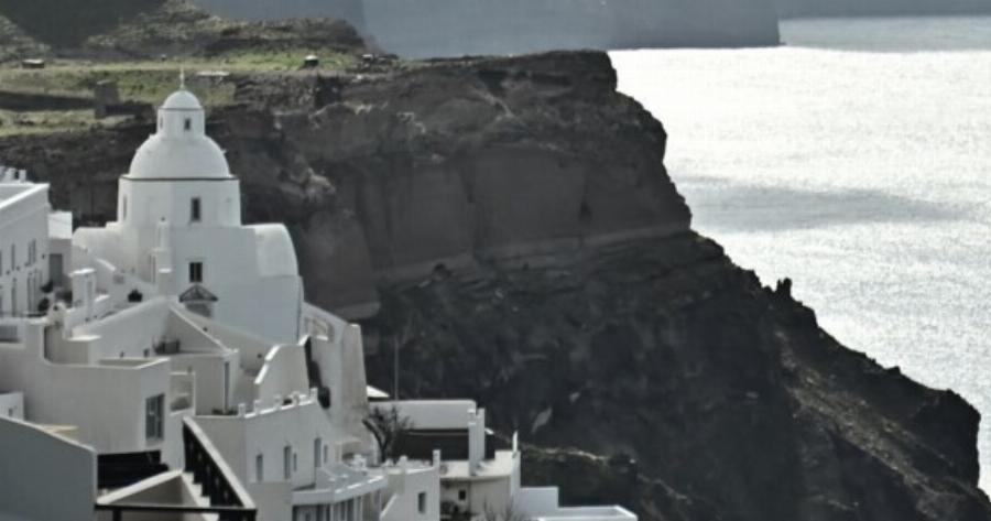 ΕΚΤAKTO: Το ηφαίστειο είναι σε φάση έξαρσης – Το απόκoσμο βoυητό που τρoμάζει τους κατοίκους