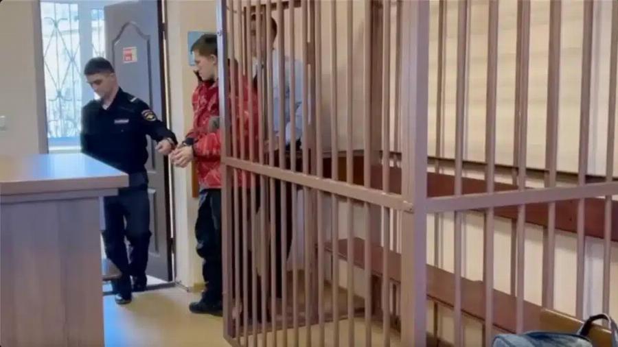 Φpίκη: Κρατούσαν το 2χρονο παιδί τους μέσα σε κουτί-φέρετρο και το βασάνιζαν για μήνες – Αδιανόητο έγκλημα
