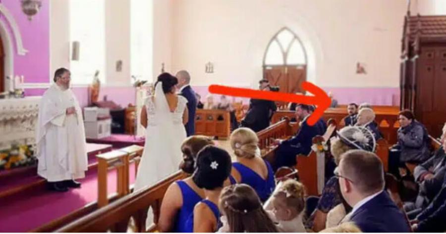 Ενώ ήταν έτοιμοι να παντρευτούν, μια φωνή διέκοψε την τελετή. Μόλις η νύφη γύρισε και είδε ποιος ήταν, την κόπηκαν τα γόνατα