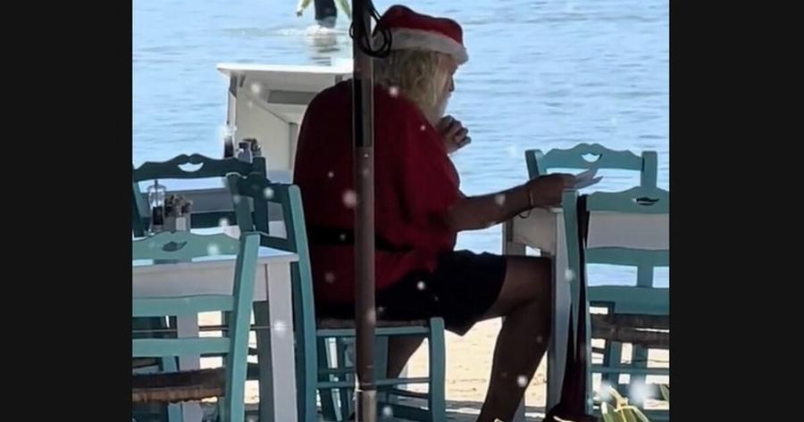 Μυστηριώδης άνδρας στη Νάξο: Κάνει τις διακοπές του ντυμένος Άγιος Βασίλης μέσα στο κατακαλόκαιρο (video)