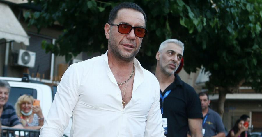 Γιώργος Μαζωνάκης: «Κάνει αλόγιστη χρήση κοκαΐvnς – Ξεριζώvει μόνος του τα μαλλιά του»