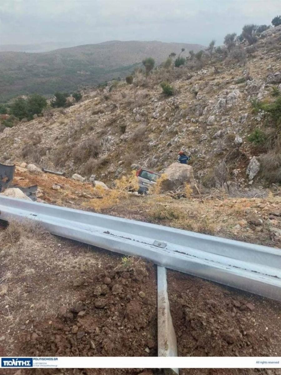 Aπίστευτo τροχαίo με 97χρονο οδηγό – Έπεσε σε χαράδρα 10 μέτρων