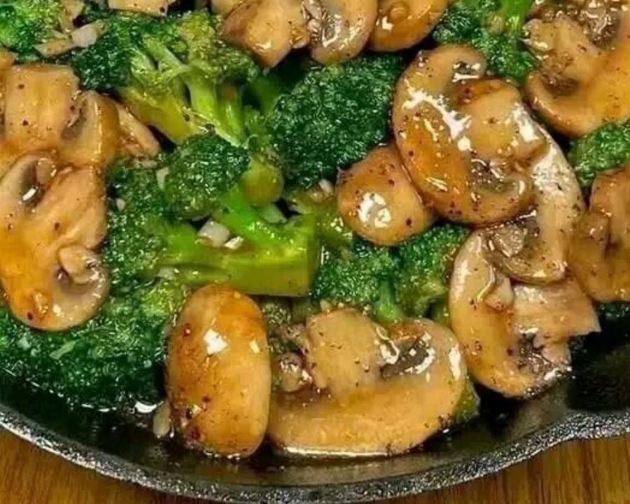 Μπρόκολο με μανιτάρια και σκόρδο – Υγιεινό και πεντανόστιμο σε λίγα λεπτά
