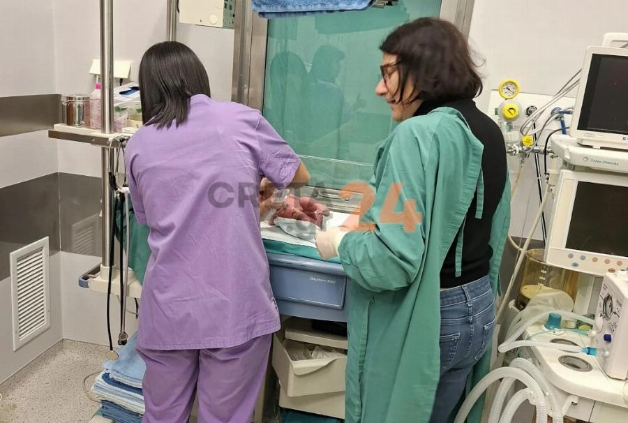 Γέννησε μέσα στο αυτοκίνητο στη θέση του συνοδηγού – «Πέτρο, ηρέμησε και τρέχα», είπε στον άνδρα της