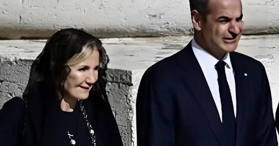 Κηδεία Πάπα Φραγκίσκου: Στην πλατεία του Αγίου Πέτρου ο Κυριάκος Μητσοτάκης με τη σύζυγό του Μαρέβα Γκραμπόφσκι