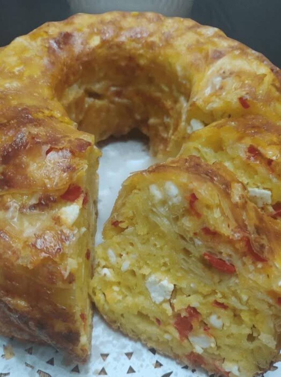 Υπέροχο, εντυπωσιακό και ξεχωριστό! Τυρόπιτα ψημένη σε φόρμα – βγαίνει απίστευτα αφράτη και νόστιμη, χωρίς καθόλου ταλαιπωρία.