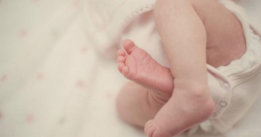 Δολοφονήθηκε βρέφος και πετάχτηκε σε σκουπίδια στην Βραυρώνα