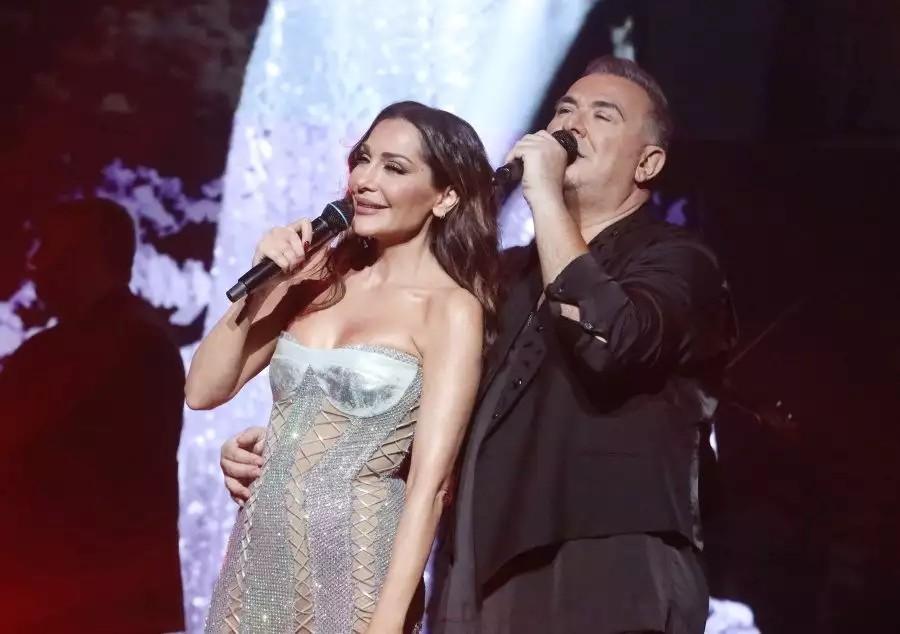 Όλοι σήμερα σχολιάζουν την ολόσωμη ροζ φόρμα της Βανδή: Έκανε πρεμιέρα με τον Ρέμο κι έβαλε… φωτιά στην πίστα όπως βγήκε ντυμένη