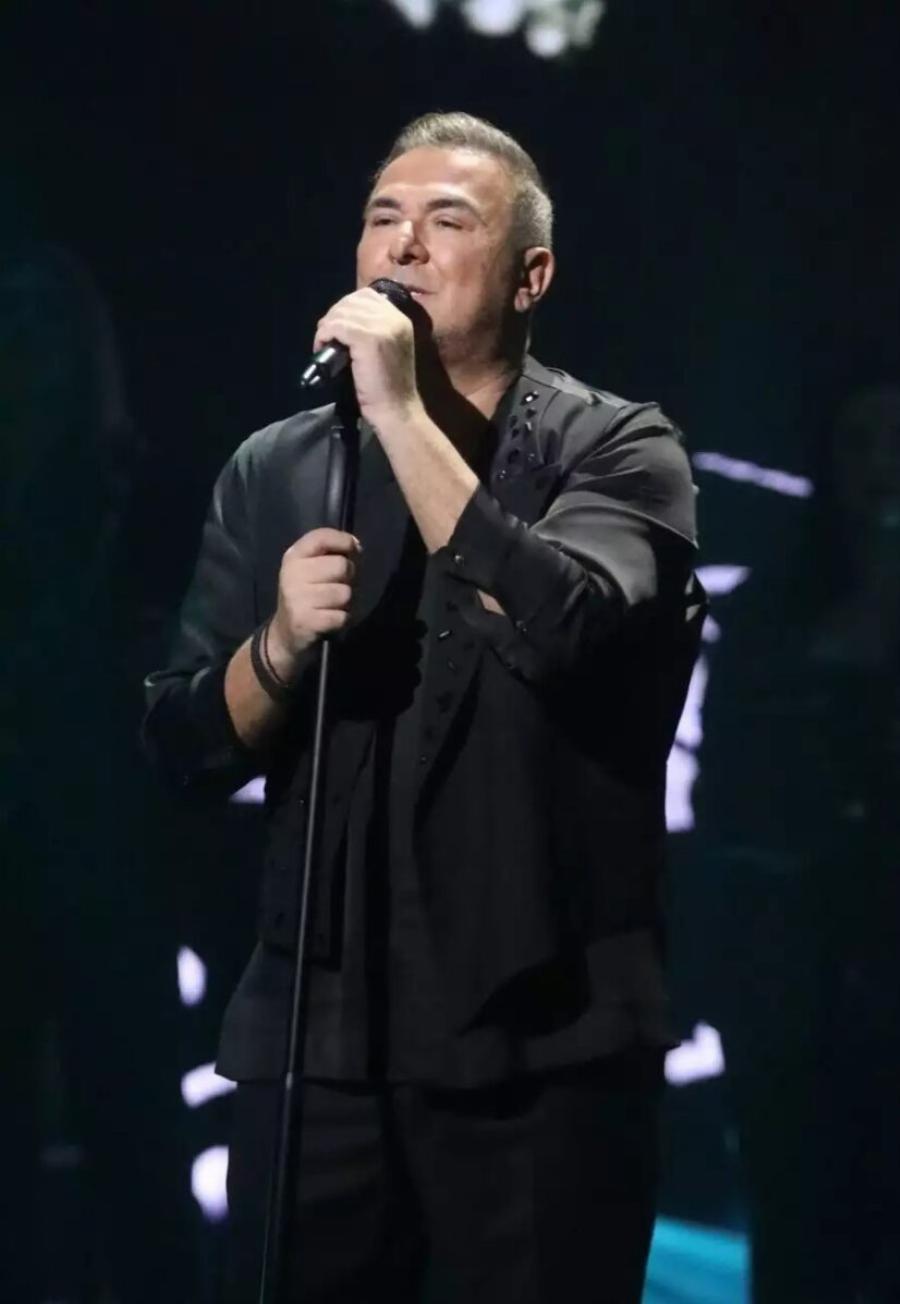 Όλοι σήμερα σχολιάζουν την ολόσωμη ροζ φόρμα της Βανδή: Έκανε πρεμιέρα με τον Ρέμο κι έβαλε… φωτιά στην πίστα όπως βγήκε ντυμένη