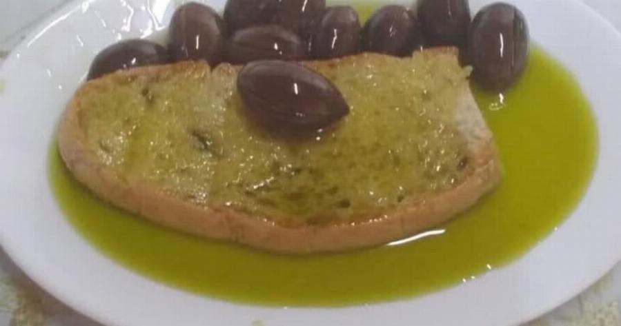 Έτσι μεγαλώσαμε και δεν πάθαμε τίποτα: Το πιο αγνό κολατσιό των παιδικών μας χρόνων που τρώμε μέχρι σήμερα