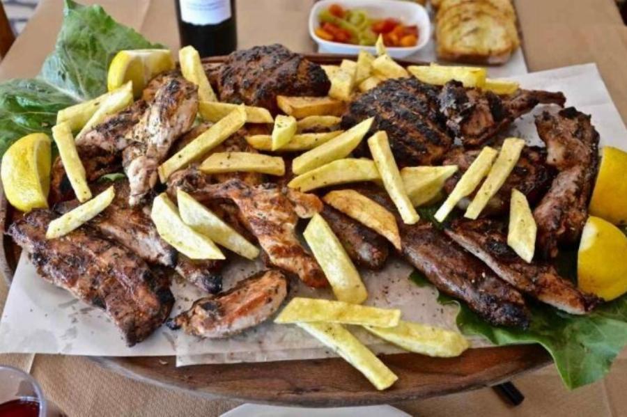 Καμία Αράχωβα, κανένα Πήλιο: Αυτός είναι ο απόλυτος χειμερινός προορισμός με καλό φαγητό – Μια ανάσα από την Αττική