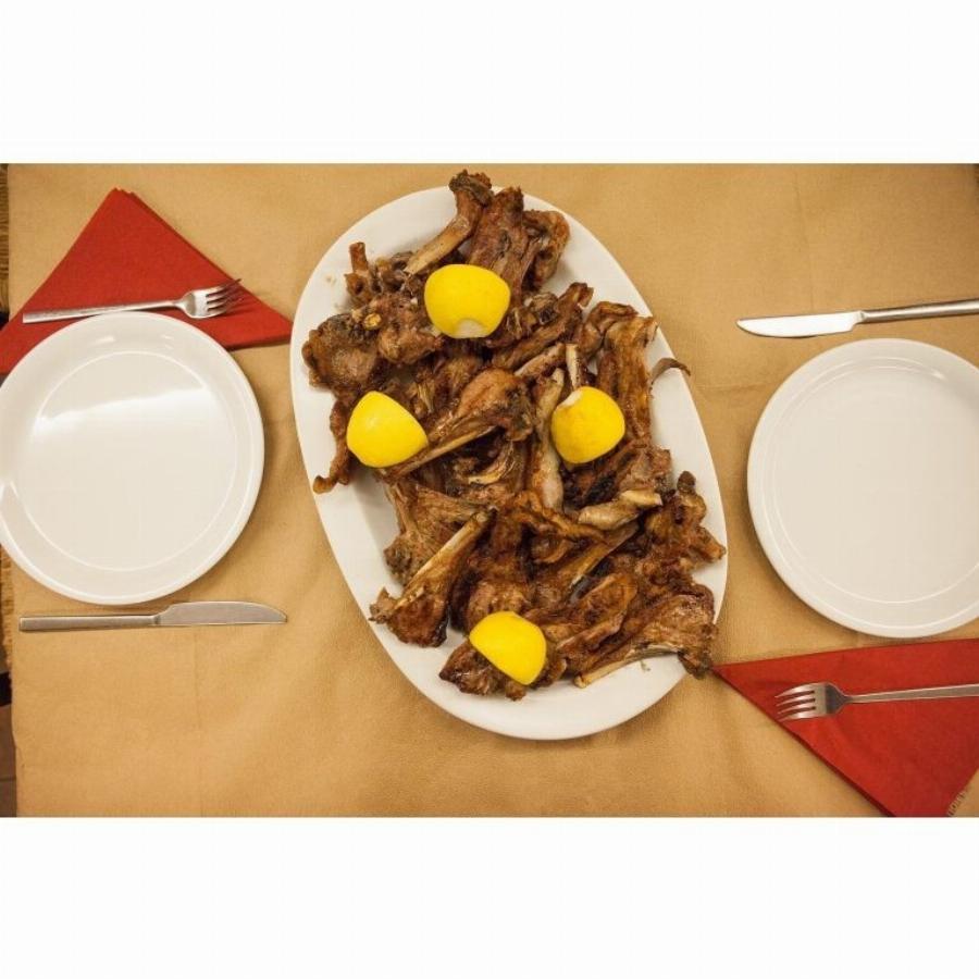 Χαμηλές τιμές, τρομερά κρέατα: Η ταβέρνα με τις θεόρατες μερίδες – Μπιφτέκι και μπριζόλα σε μέγεθος που θα τρως 3 μέρες!