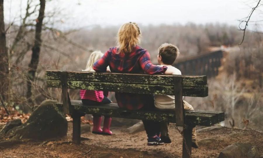 Αλλάζει το ωράριο εργασίας για τις μητέρες – Τι θα ισχύει