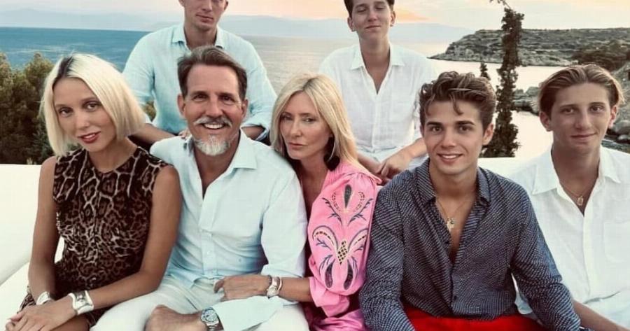 Tι σημαίνει Ντε Γκρες – Το νέο επίθετο της τέως βασιλικής οικογένειας