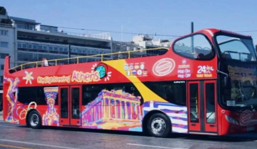 Έκτακτο: Ατύχημα με ανοιχτό διώροφο τουριστικό λεωφορείο στην Πανεπιστημίου – Πληροφορίες για τραυματίες