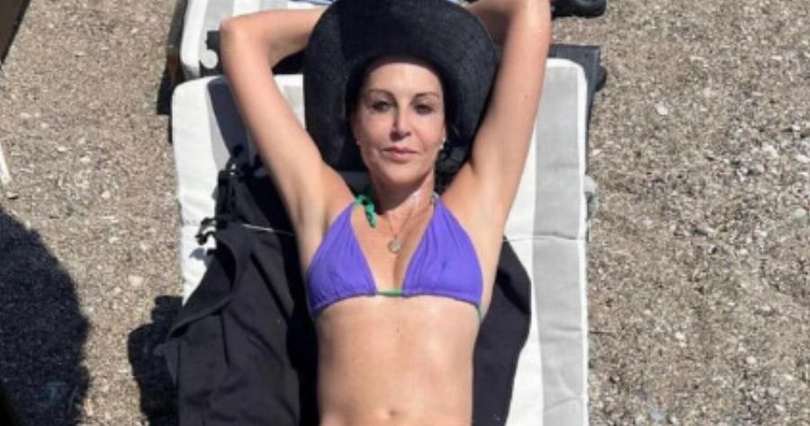 Ελληνίδα ηθοποιός πήγε στην παραλία με μαγιό στα 56 της και γύρισε όλη η παραλία να την κοιτάξει
