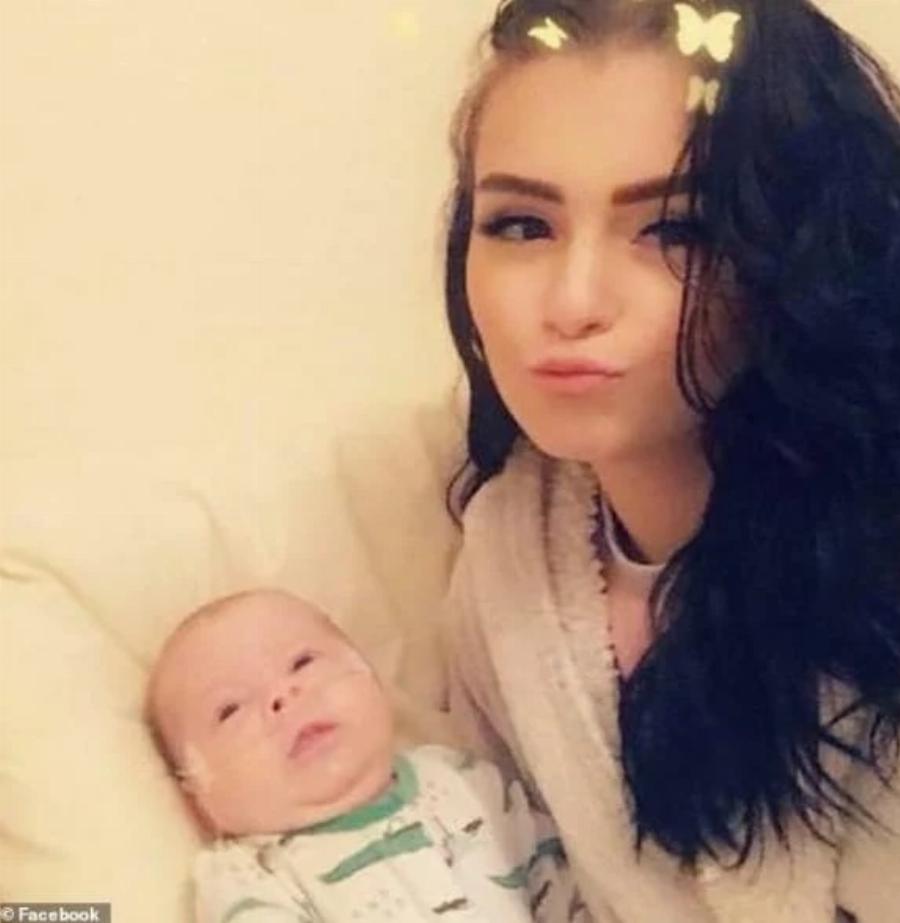 Μανούλα, 19 ετών, βρέθηκε νεκpή στο σπίτι της, δίπλα στο 5 μηνών μωρό της