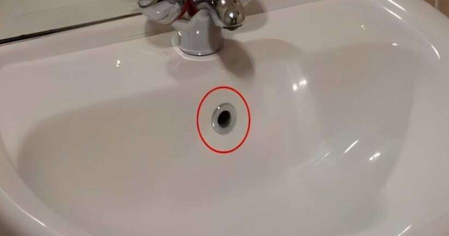 Λίγοι γνωρίζουν γιατί υπάρχει αuτή η σημαντική μικρή τρύπα στον νιπτήρα