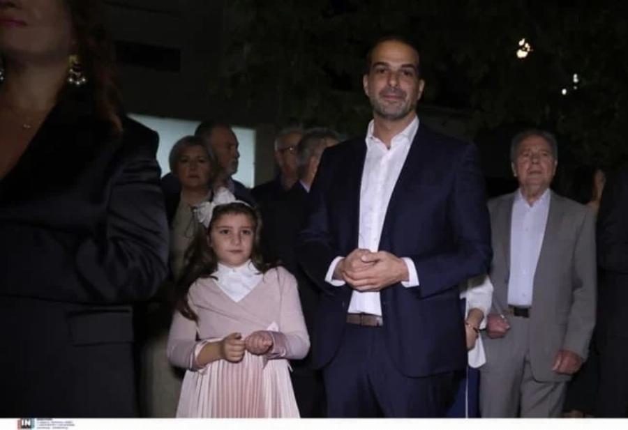 Έκλεψε την λάμψη ακόμα κι από τη νύφη: Η Ράνια Τζίμα πήγε ντυμένη έτσι στον γάμο του Χάρη Δούκα και τράβηξε τα φλας