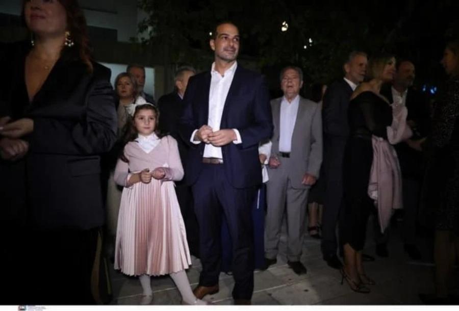 Έκλεψε την λάμψη ακόμα κι από τη νύφη: Η Ράνια Τζίμα πήγε ντυμένη έτσι στον γάμο του Χάρη Δούκα και τράβηξε τα φλας