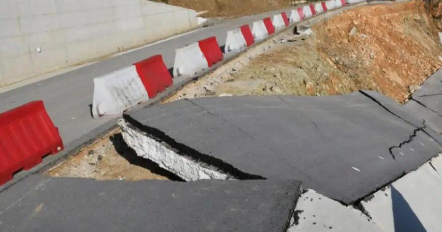 Κατέρρευσε ο νέος παραλιακός δρόμος πριν εγκαινιαστεί – Έργο για.. βραβείο