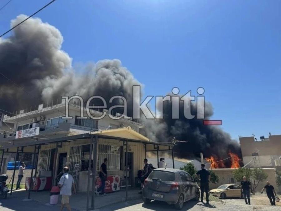 ΕΚΤΑΚΤΟ: Μεγάλη φωτιά τώρα – Καίγονται σπίτια, εστάλη 112