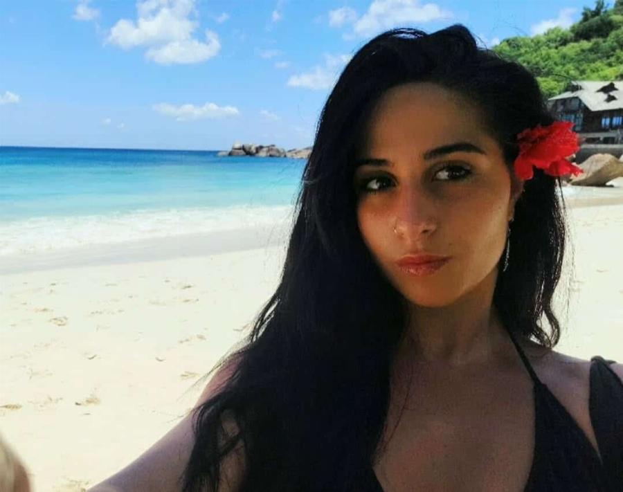 Ίσως η ομορφότερη Ελληνίδα σήμερα: Η 18χρονη καλλονή που ποζάρει στη φωτογραφία είναι κόρη πασίγνωστης Ελληνίδας ηθοποιού