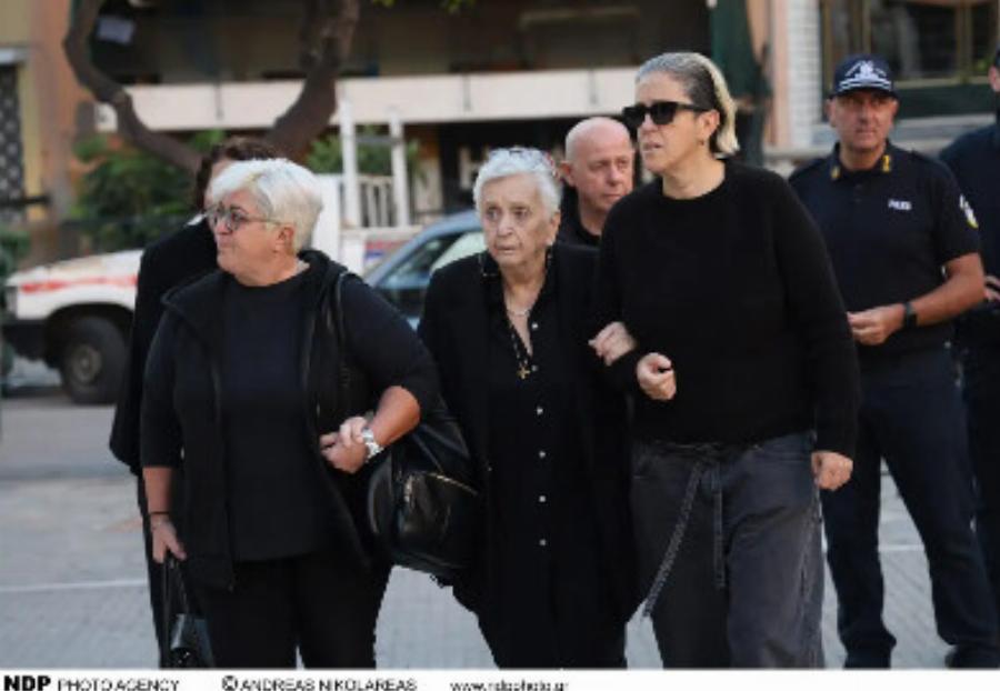 Μαζωνάκης: Σπαραγμός στο μνήμα του – «Λύγισαν» οι γονείς του