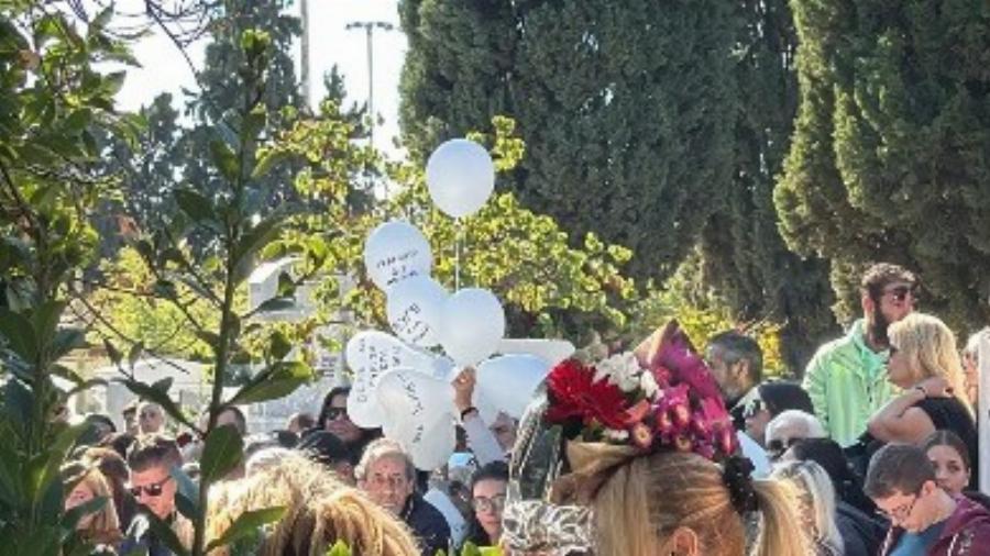 Μαζωνάκης: Σπαραγμός στο μνήμα του – «Λύγισαν» οι γονείς του