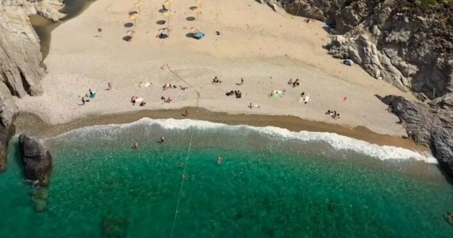 Aλiμovo αν δεν τη σεβαστείς: Στην πιο Eπικivδuvn παραλία της Ελλάδας δεν πας ποτέ μόνος