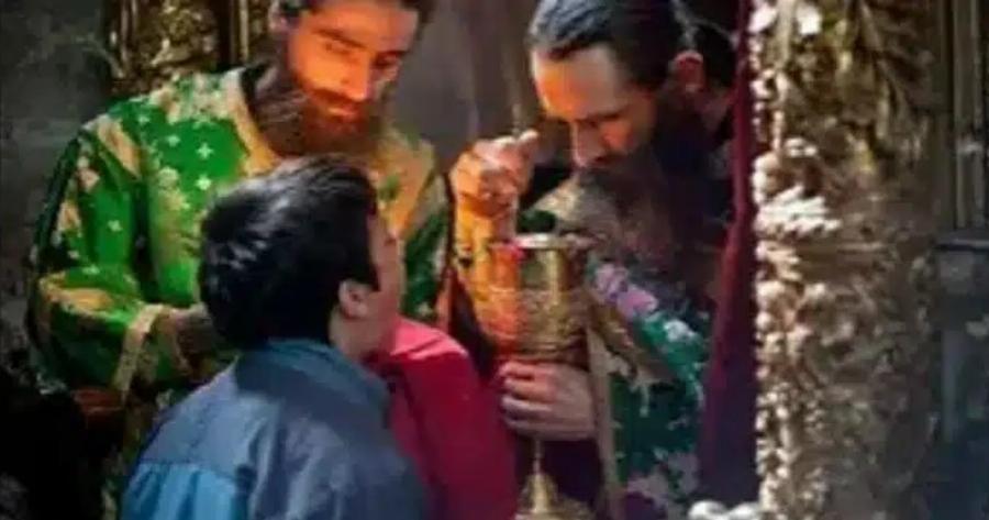 Σκηνές που προκαλούν δέος – Δείτε τι έκανε ένας ιερέας όταν έπεσε το Ιερό Δισκοπότηρο