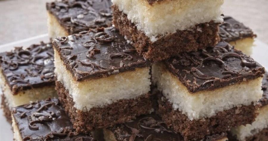 Σοκολατένιο κέικ με καρύδα: Εύκολη συνταγή με κρέμα σιμιγδαλιού