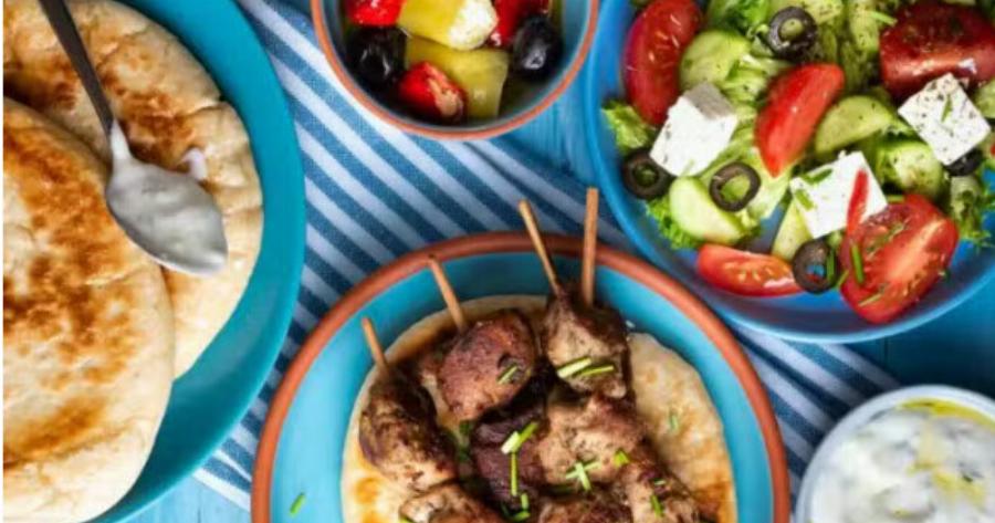 Αuτά είναι τα δυο καλύτερα ελληνικά φαγητά με κρέας στον κόσμο – Σαρώνει η Ελλάδα