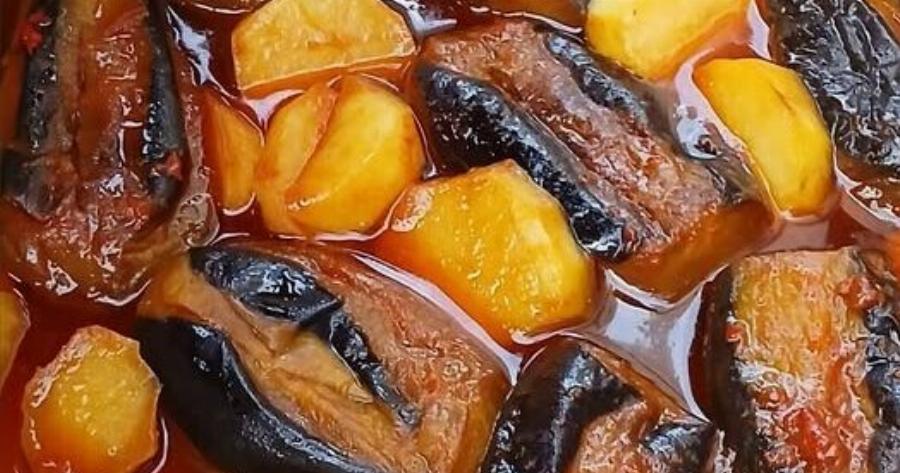 Μελιτζάνες με σκορδάκι, ντομάτα και πατατούλες – Το πιο μερακλίδικο καλοκαιρινό φαγητό!